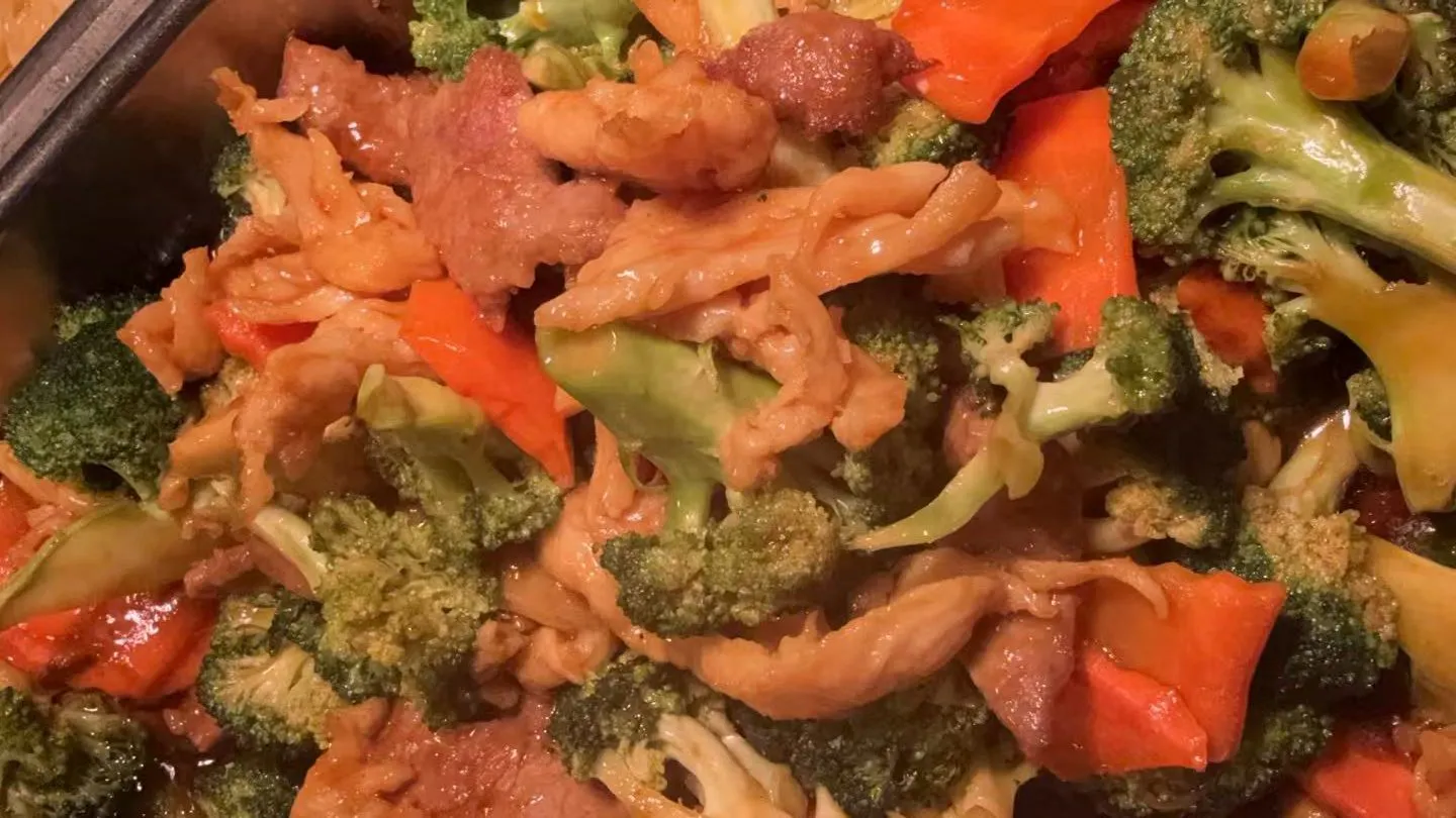 Chicken and vegetable stir fry with broccoli, bell peppers and glossy sauce at Sakura Buffet Restaurant in Pittsfield